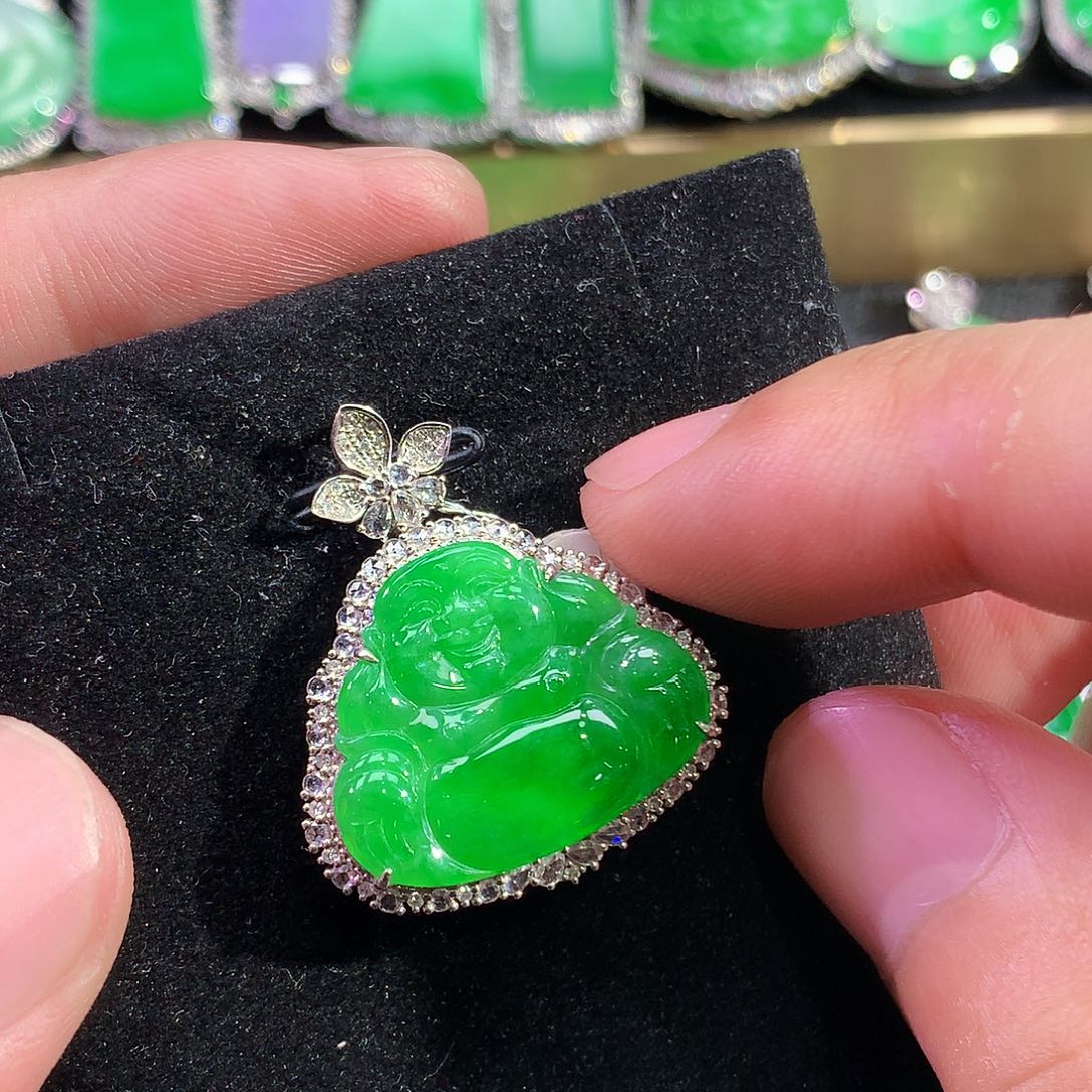 翡翠18K金镶嵌颈饰