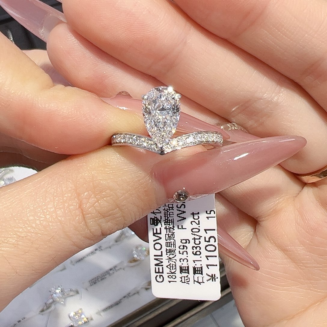 实验室培育钻石18K金镶嵌1.63ct 15圈IGI 证书