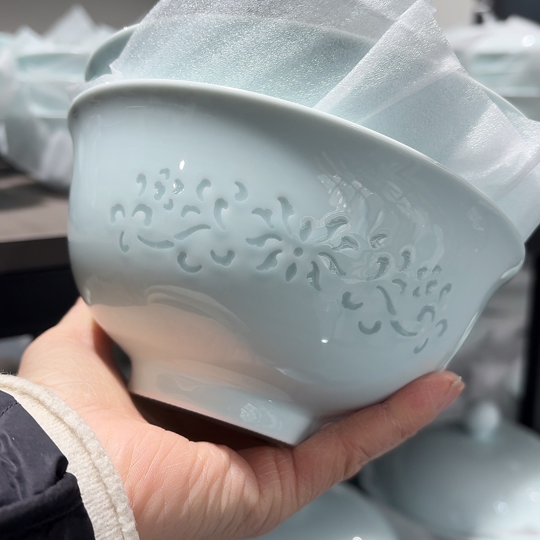白瓷景德镇青釉缠枝莲面碗2个一级