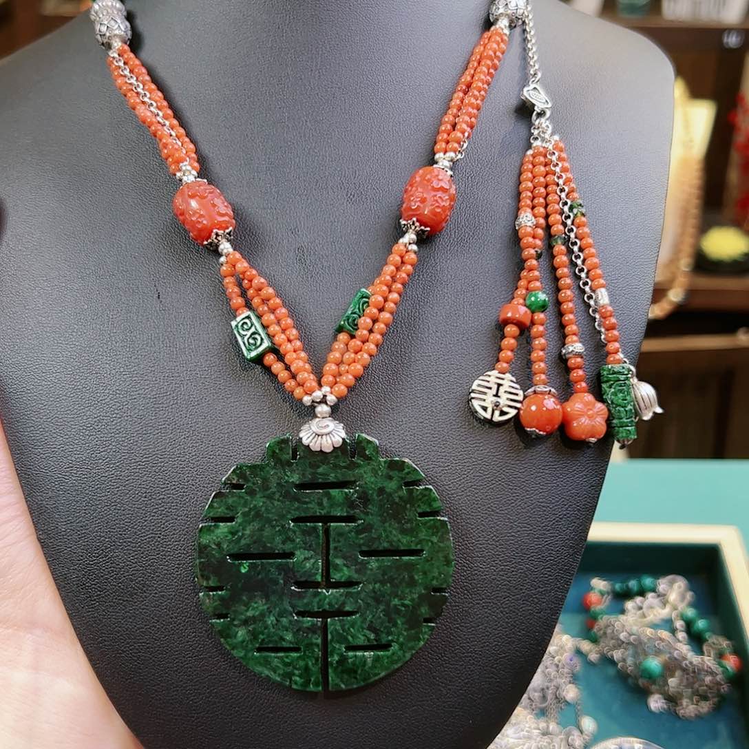 翡翠颈饰未镶嵌，