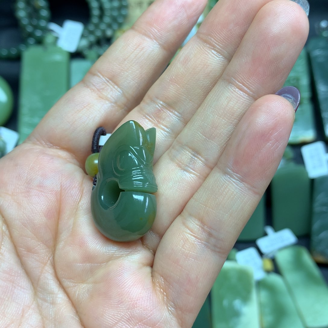 岫岩河磨玉（透闪石质玉）颈饰未镶嵌
