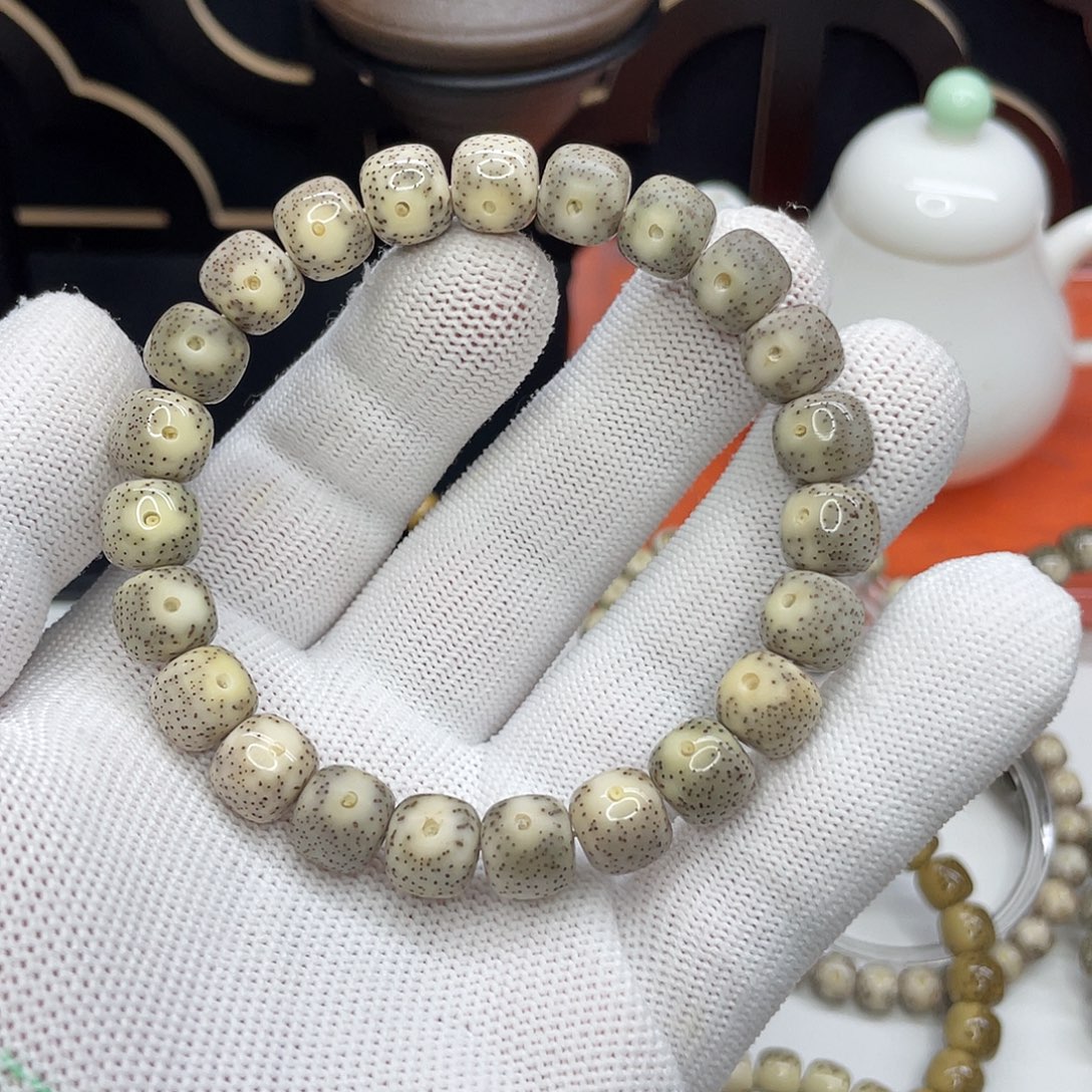 R***吊坠星月菩提10/9牛毛星08