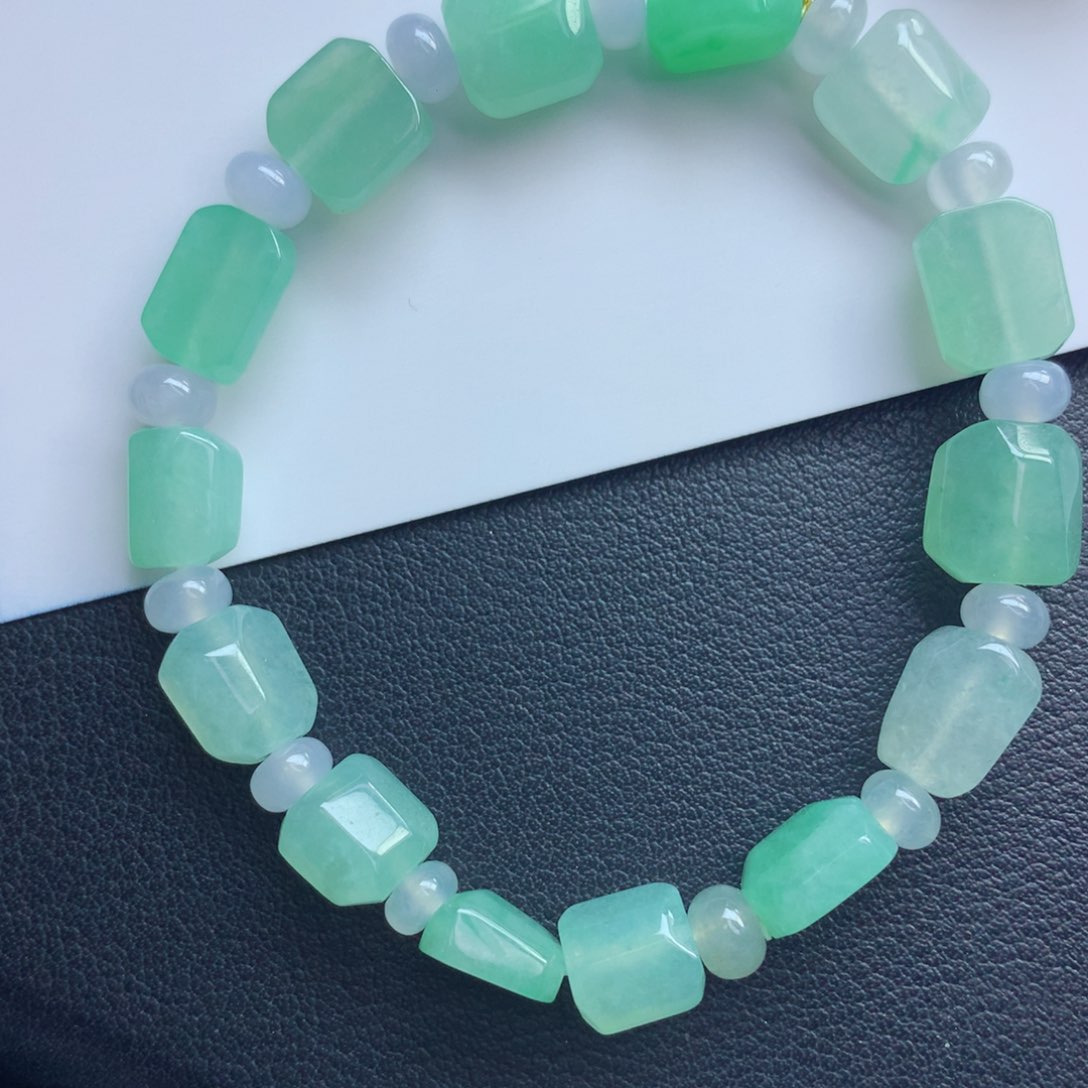 翡翠颈饰未镶嵌手串