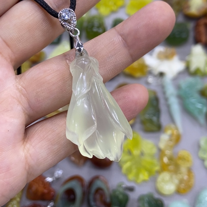 未镶嵌蛇纹石玉挂件