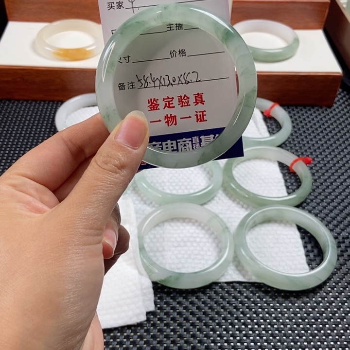 X***_石英质玉未镶嵌手镯4