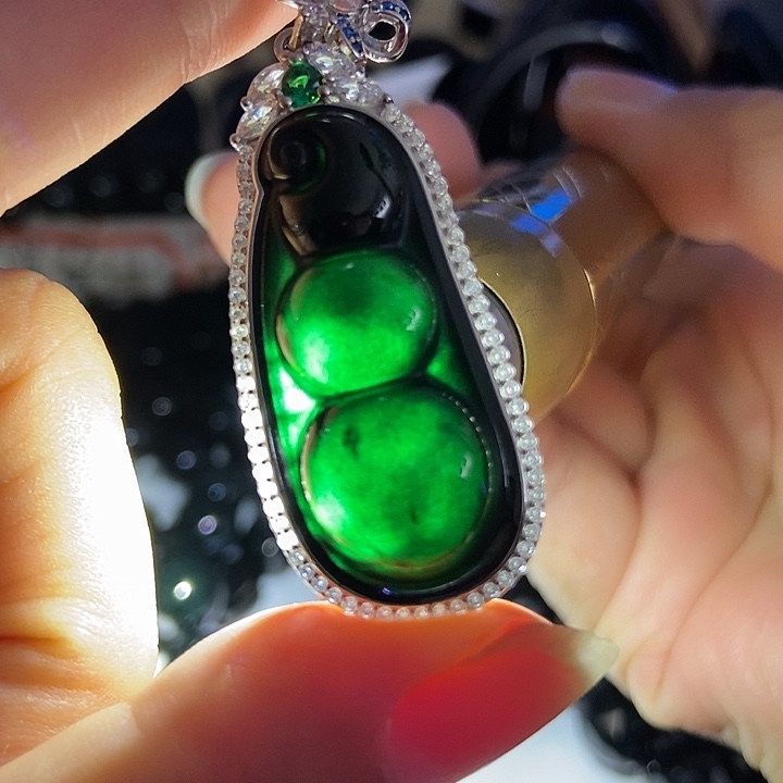 翡翠银S925镶嵌颈饰豆子