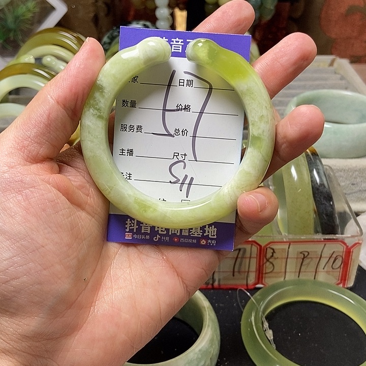 蛇纹石玉手镯未镶嵌