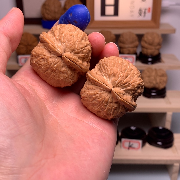 文玩核桃把件G云硕绣球38尺51克