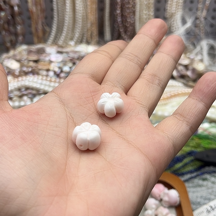 未镶嵌玛瑙/玉髓珠宝半成品云***鹿2个粉贝贝雕刻花