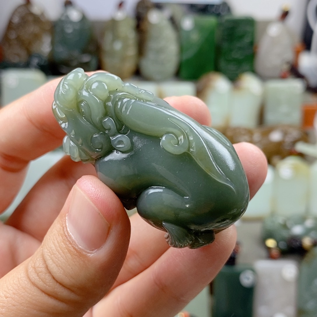 颈饰未镶嵌和田玉（糖玉）