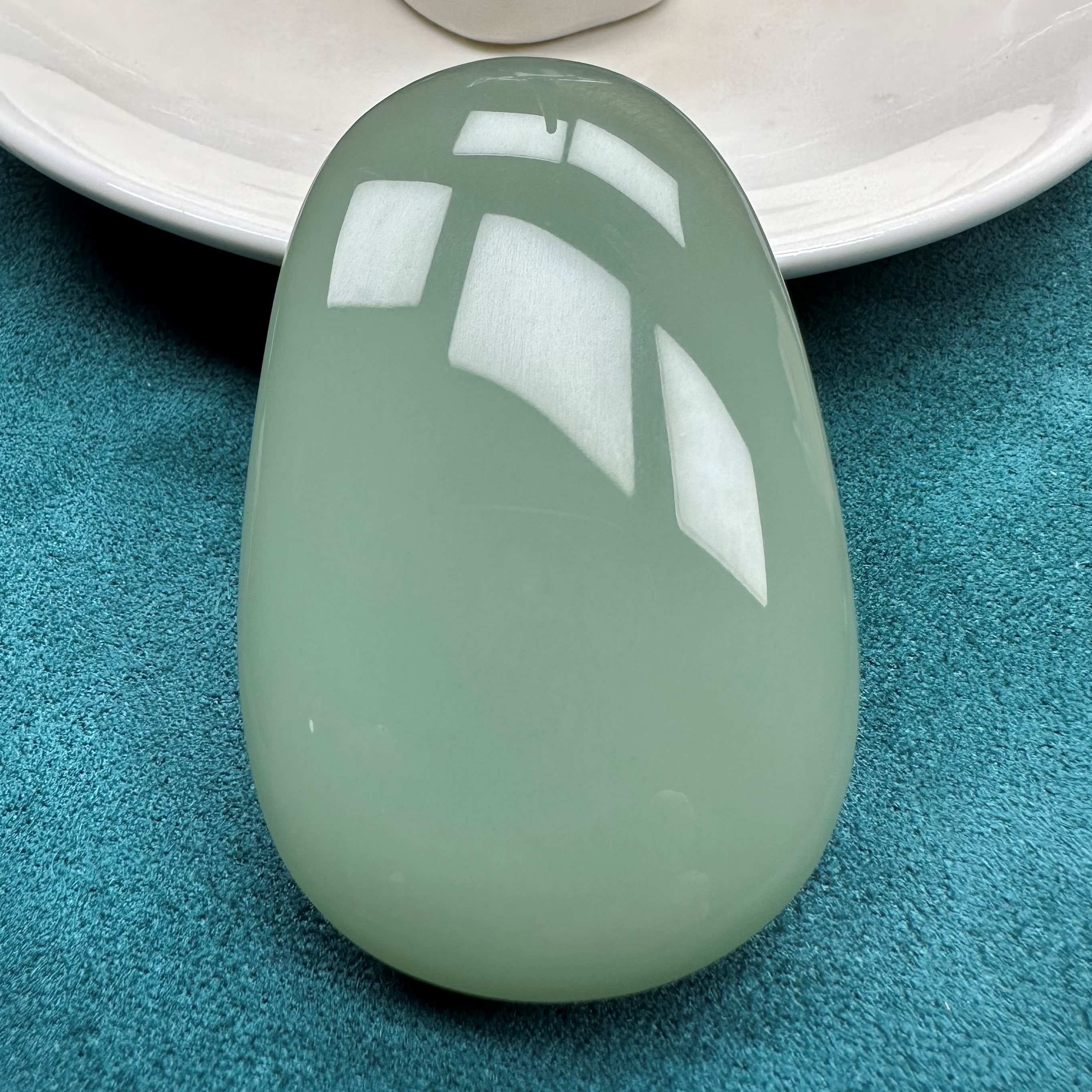 俄料碧玉正粉青藏品级无事牌（裸石56*35*13mm）重55克气质时尚百搭