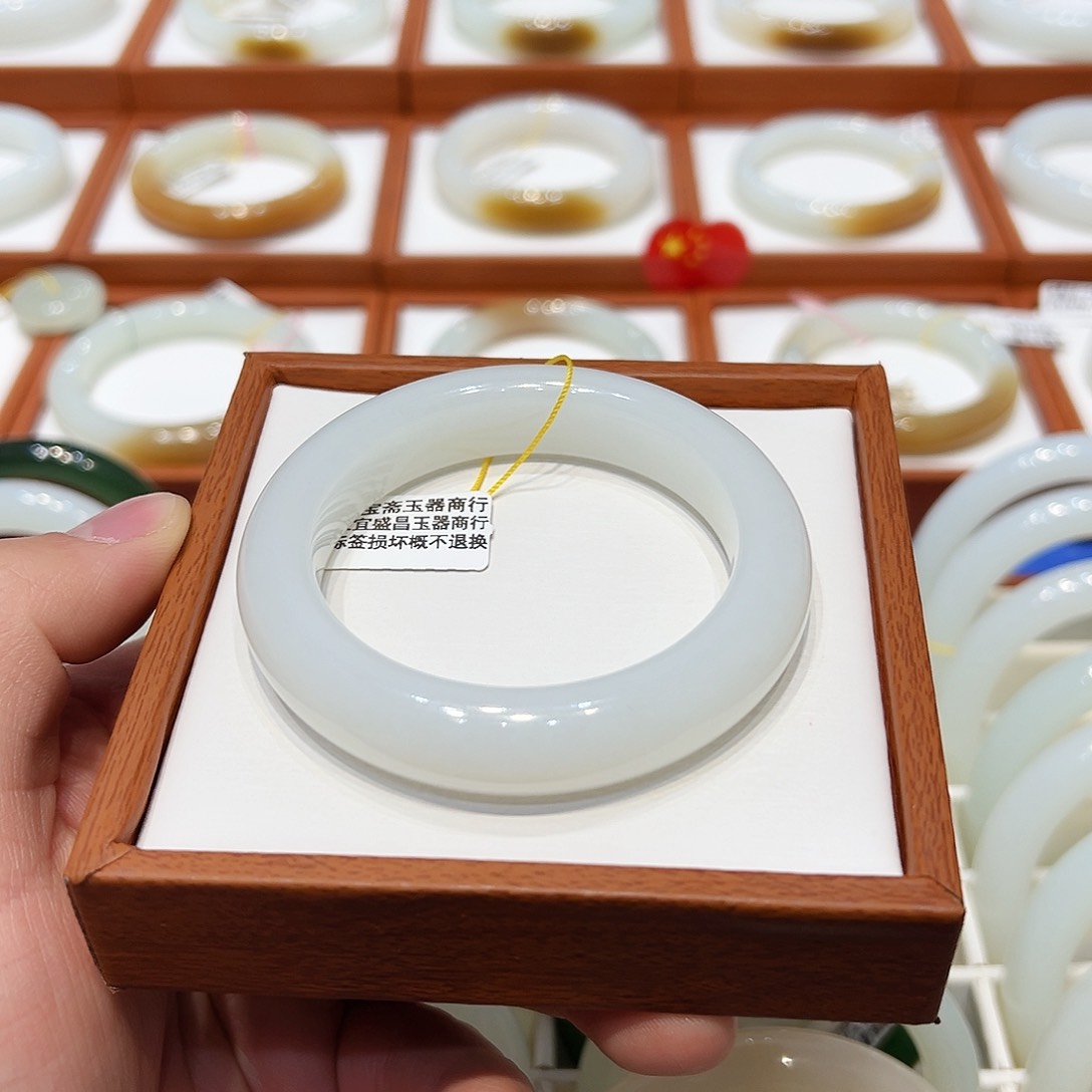 和田玉手镯未镶嵌向*葵羊脂白玉