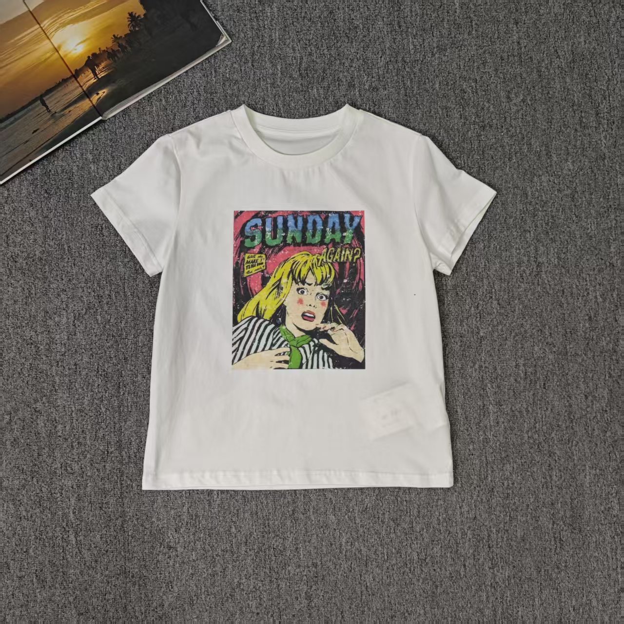 84721余小鱼【学院女孩 】白色大版黄发女孩印花短袖百搭T恤女装