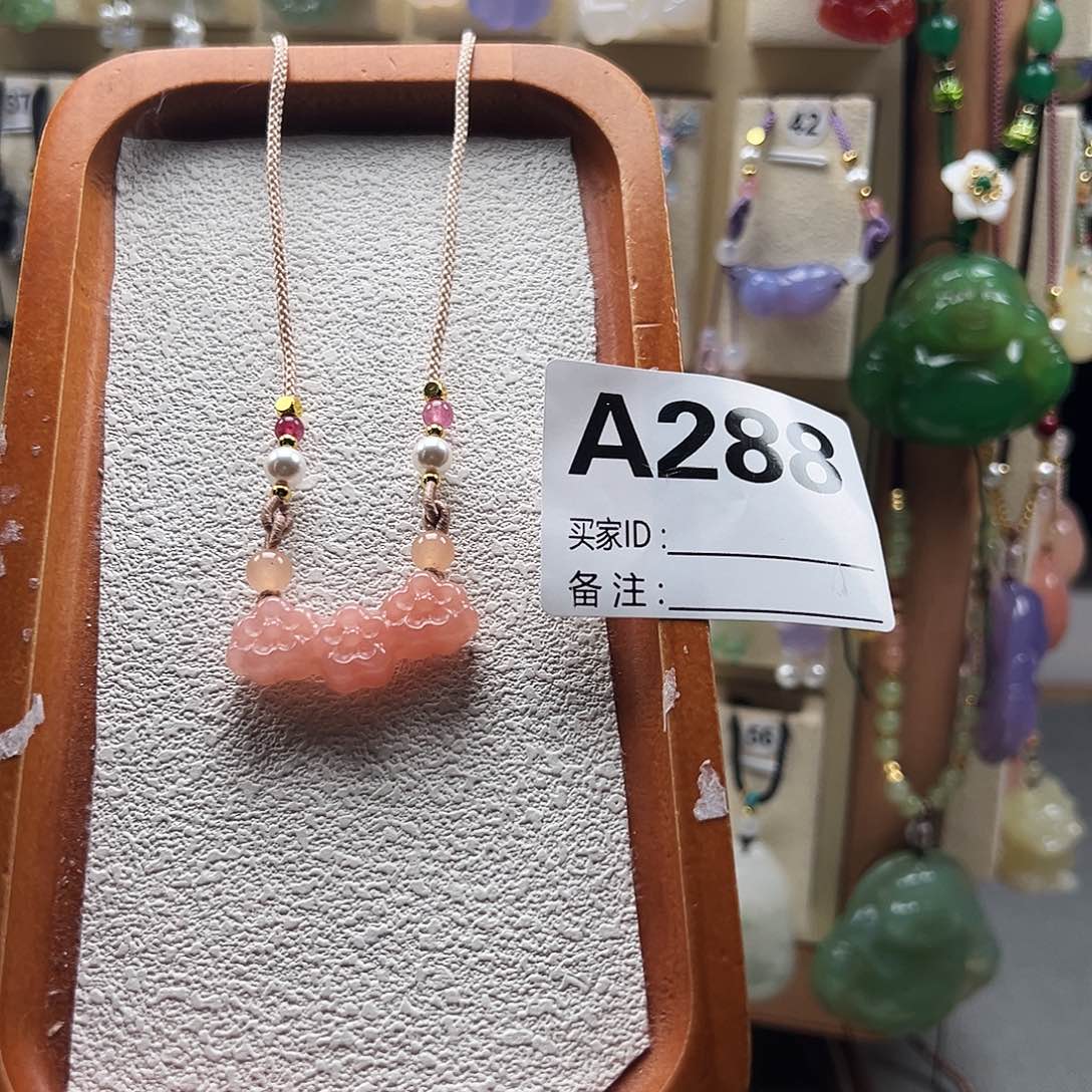 世***光石英质玉合金颈饰