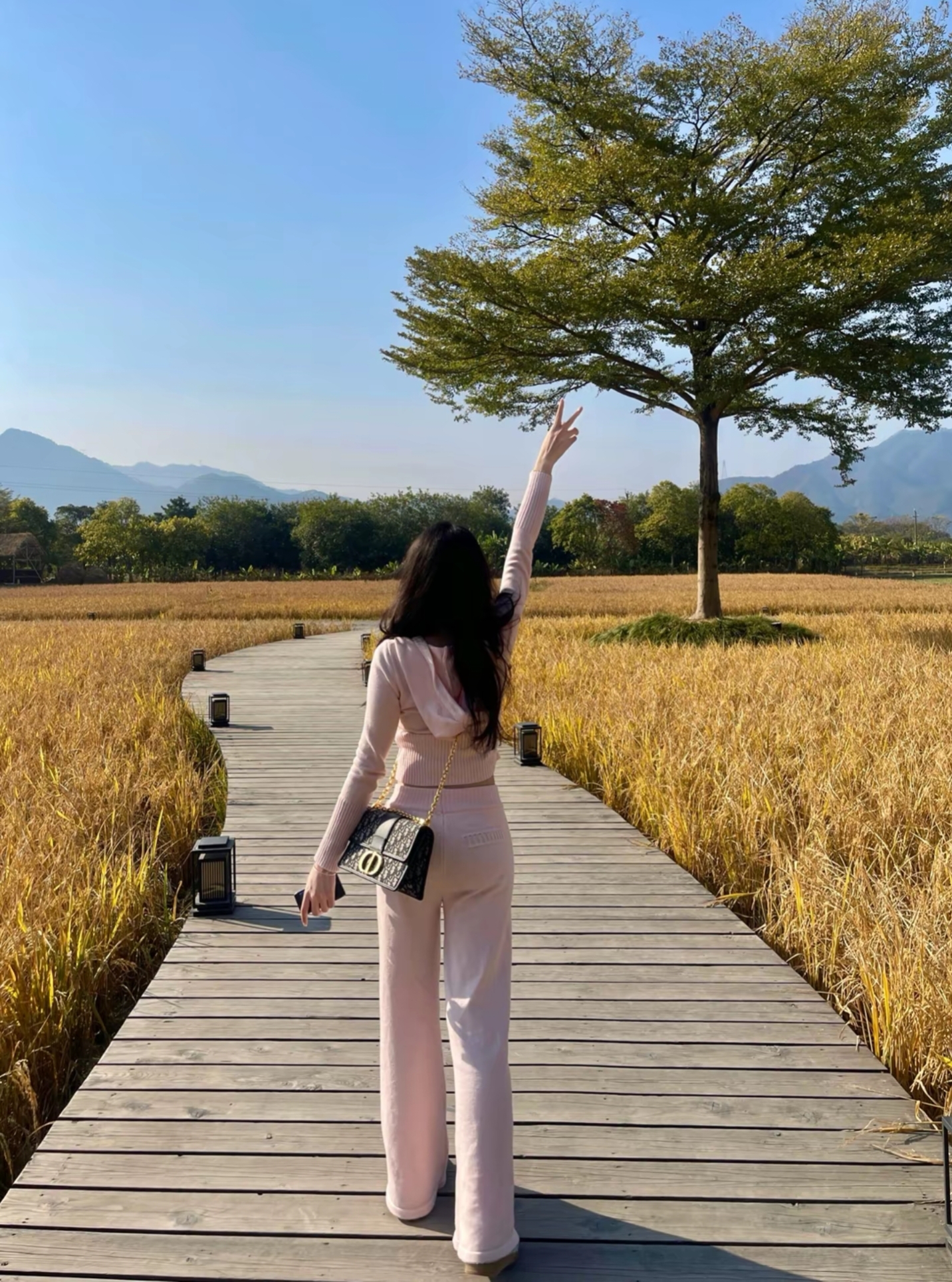 百搭单肩包刺绣经典蒙田女包轻奢潮牌