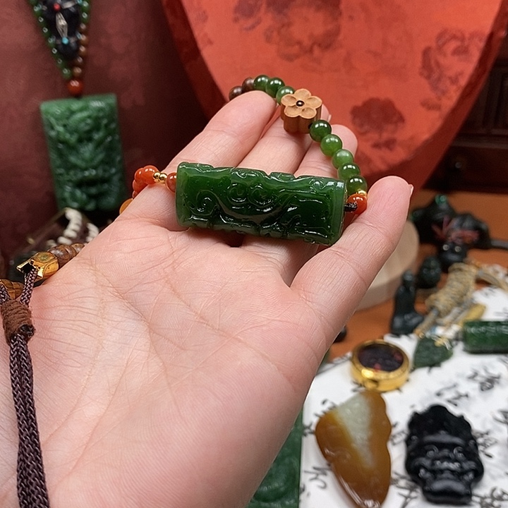 颈饰未镶嵌和田玉