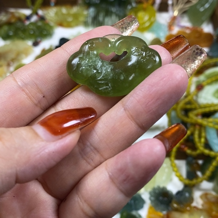 蛇纹石玉未镶嵌吊坠