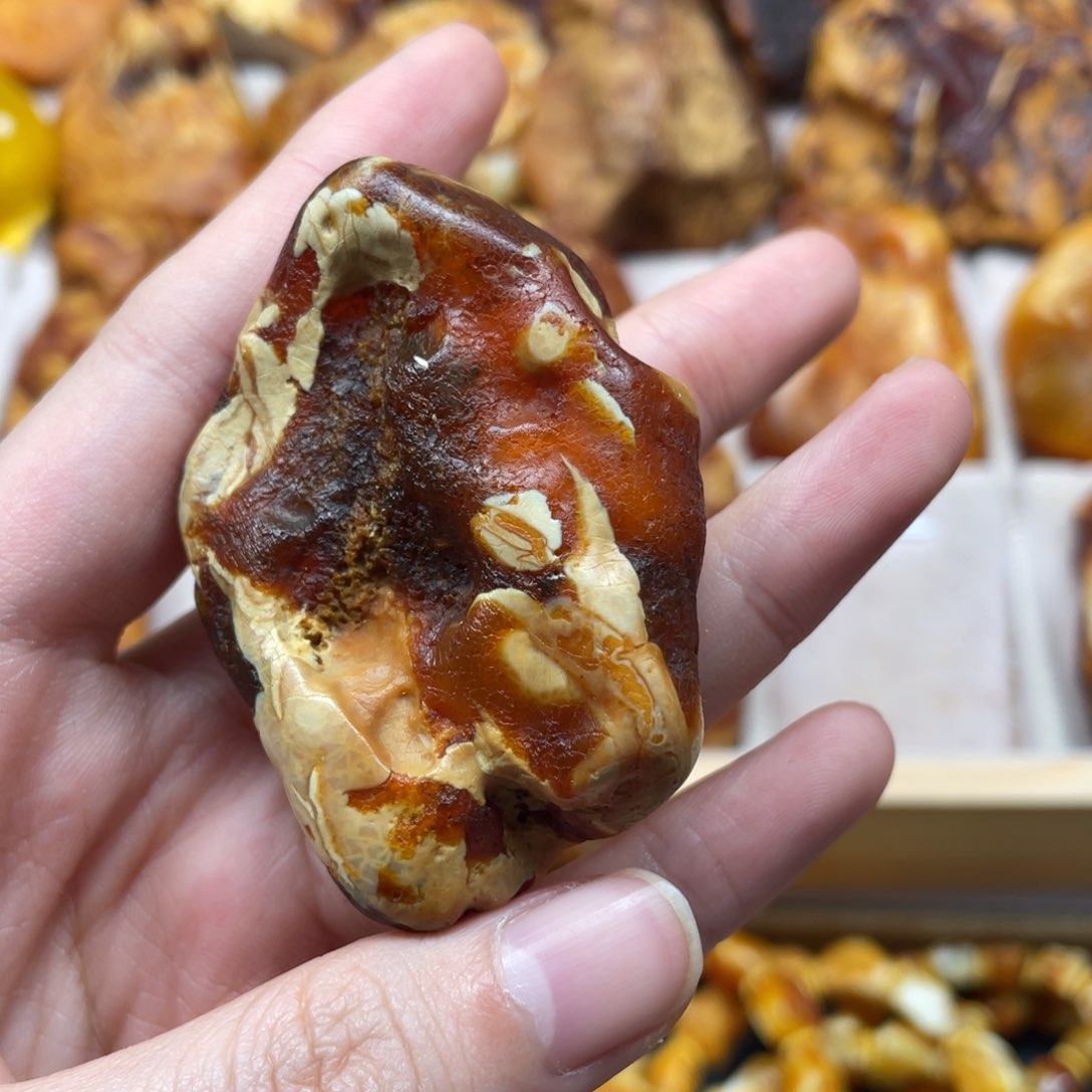 琥珀珠宝奇石未镶嵌