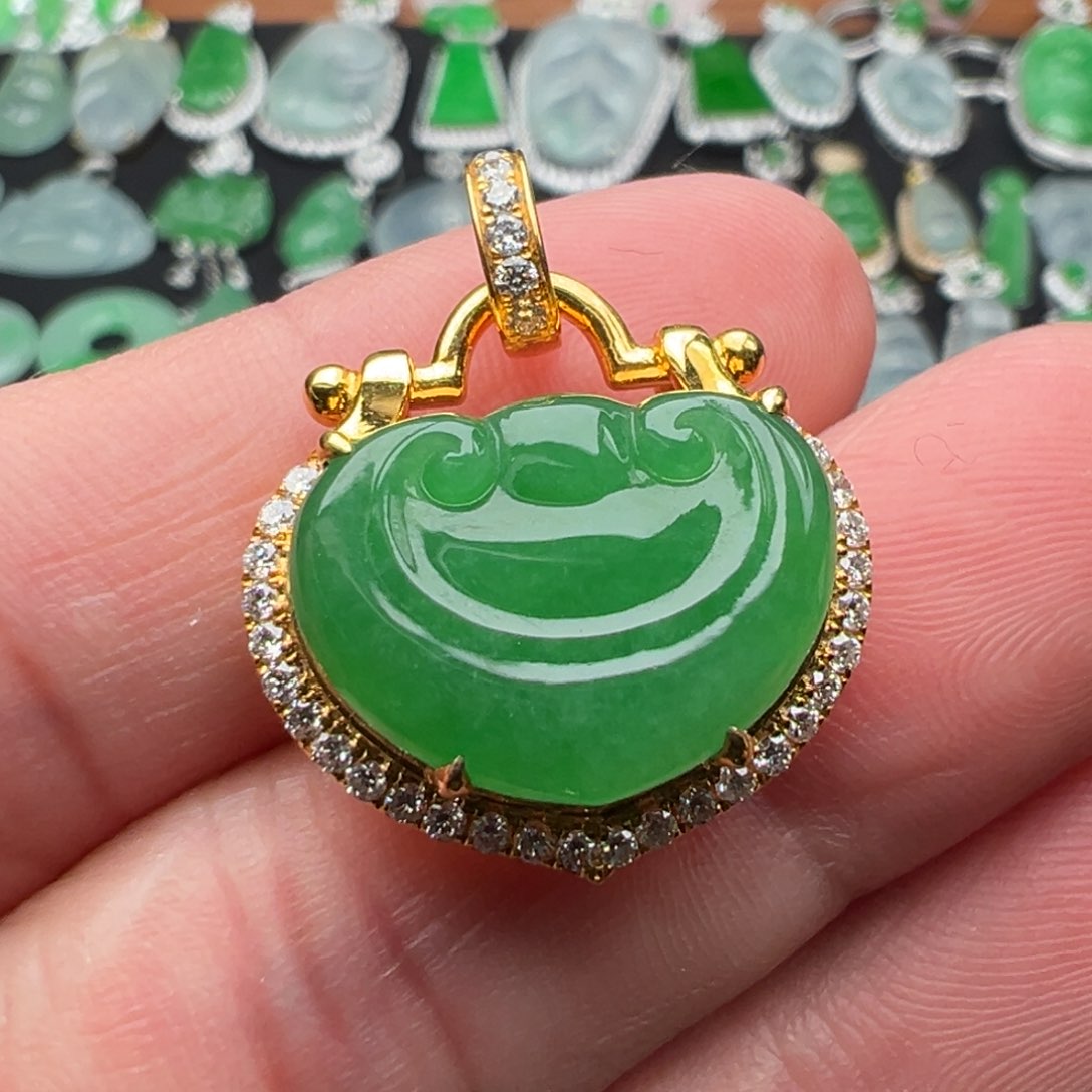 翡翠颈饰18K金镶嵌裸石12.6