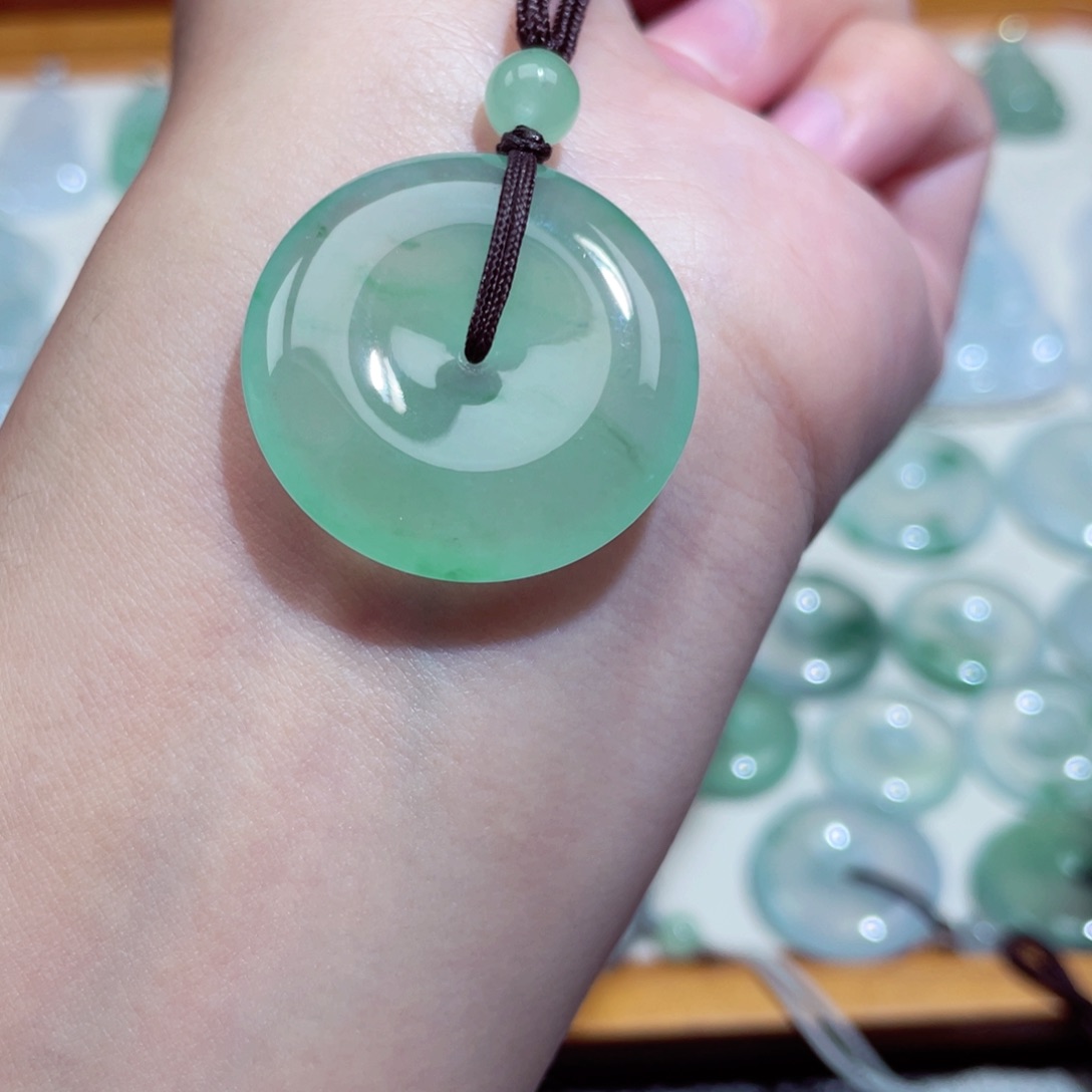 翡翠未镶嵌颈饰扣子