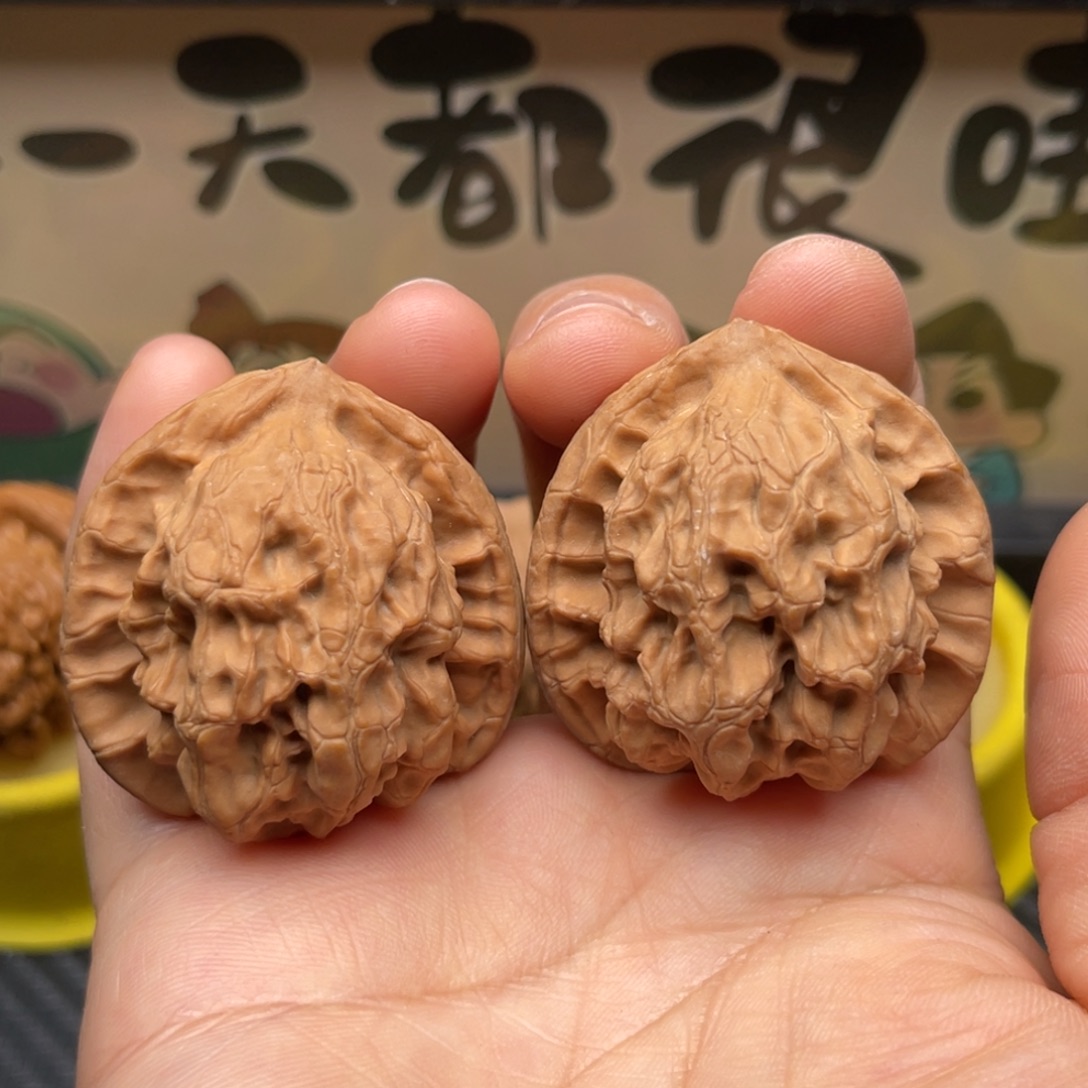 文玩核桃吊坠40梨木台