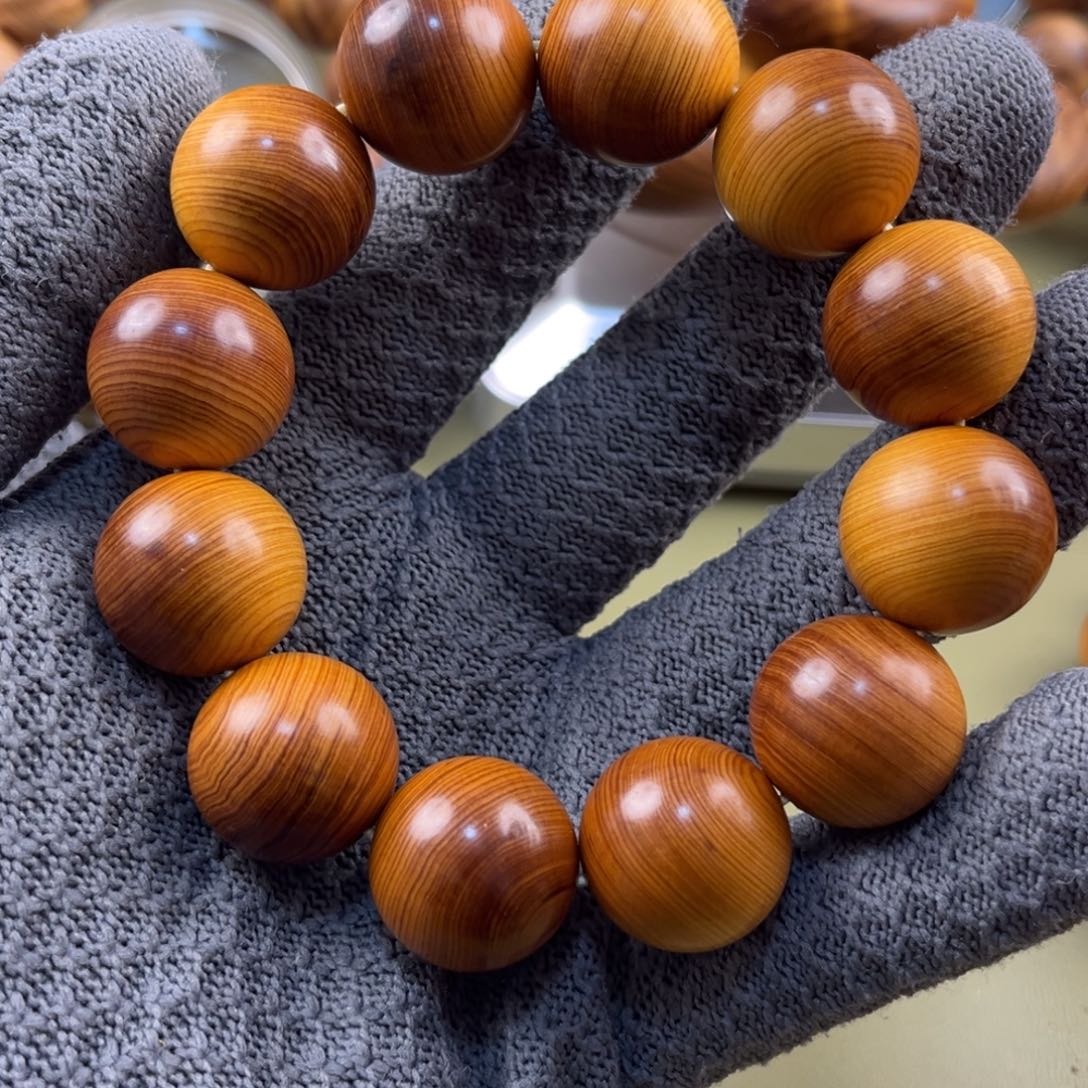 ****哥无事牌柏木20黄金底