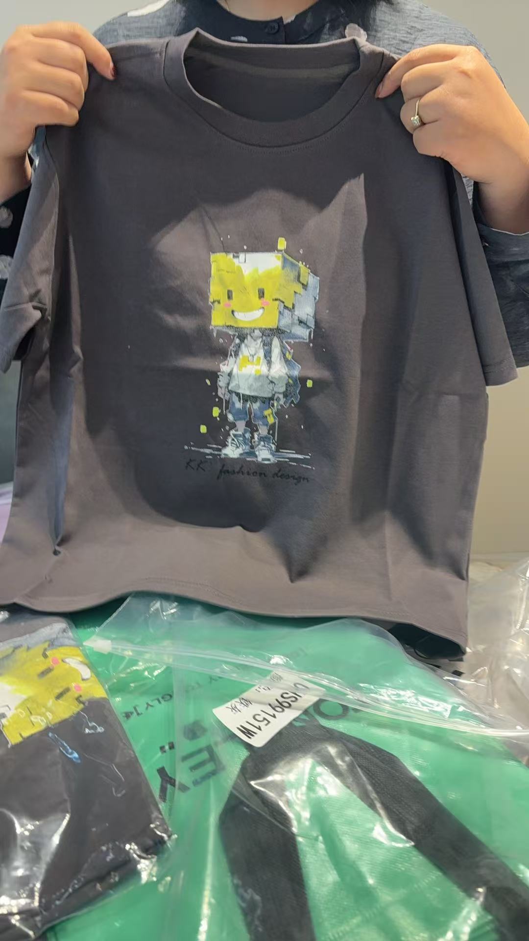 帅中大童99151时尚洋气时髦宽松休闲卫衣