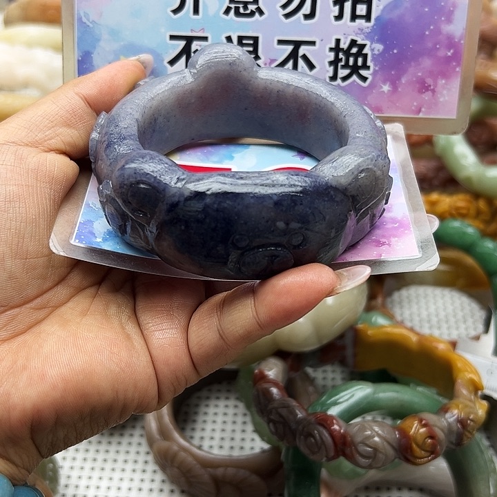 未镶嵌手镯石英岩玉