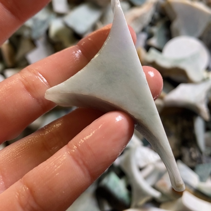 翡翠颈饰未镶嵌天然翡翠