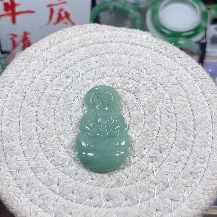 翡翠未镶嵌颈饰5、观音