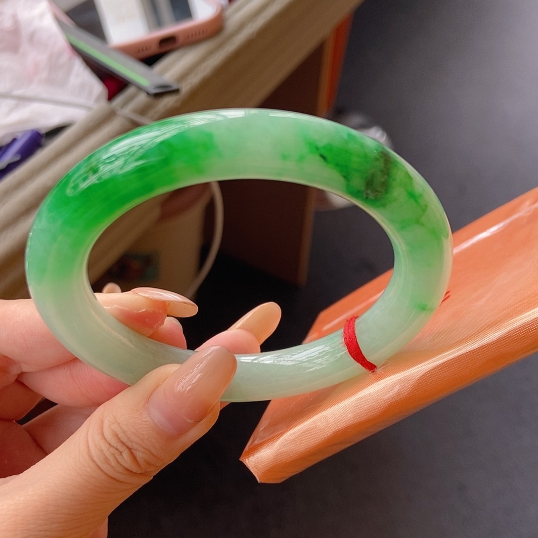 未镶嵌手镯翡翠完整度高 大漏16号