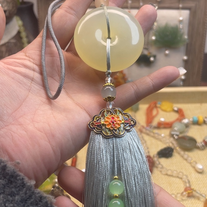 蛇纹石玉车挂未镶嵌