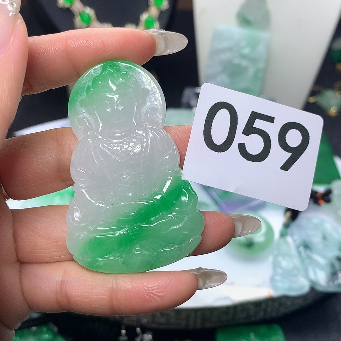 翡翠吊坠(赠链)未镶嵌