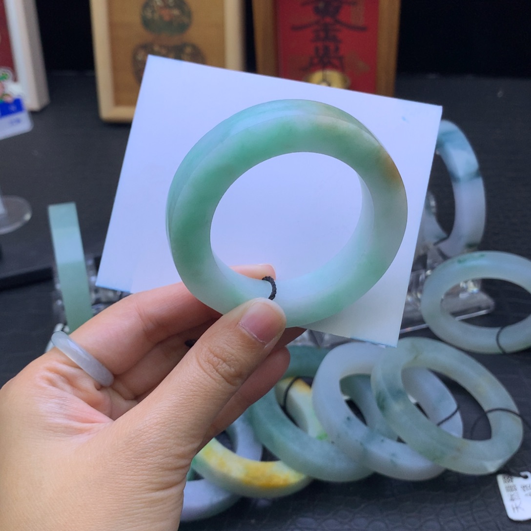 定制翡翠未镶嵌翡翠手镯