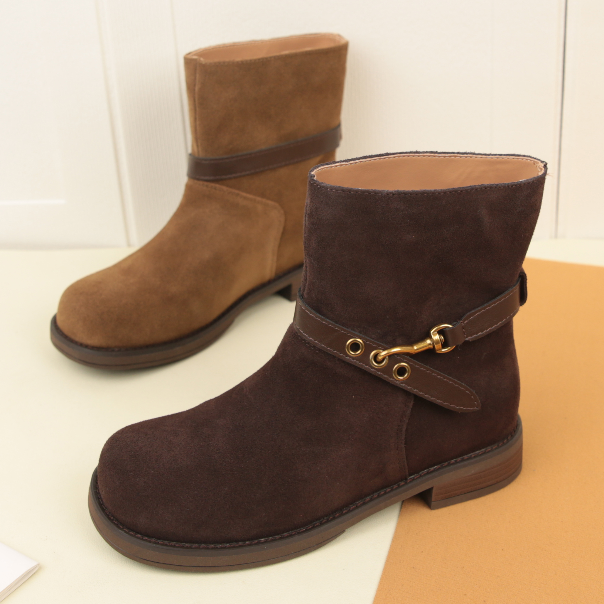 4001冬季新款复古真皮皮带扣加绒保暖短靴女厚底牛仔靴粗跟机车靴