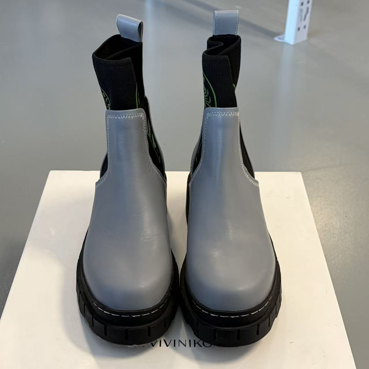 IIIVIVINIKO 蓝色中帮时尚高级感靴子-2035103800C