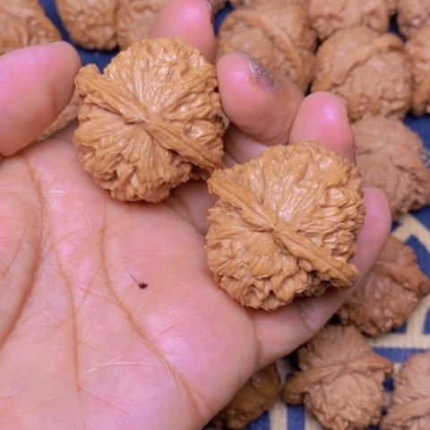 【闪购商品】文玩核桃吊坠三*角白41