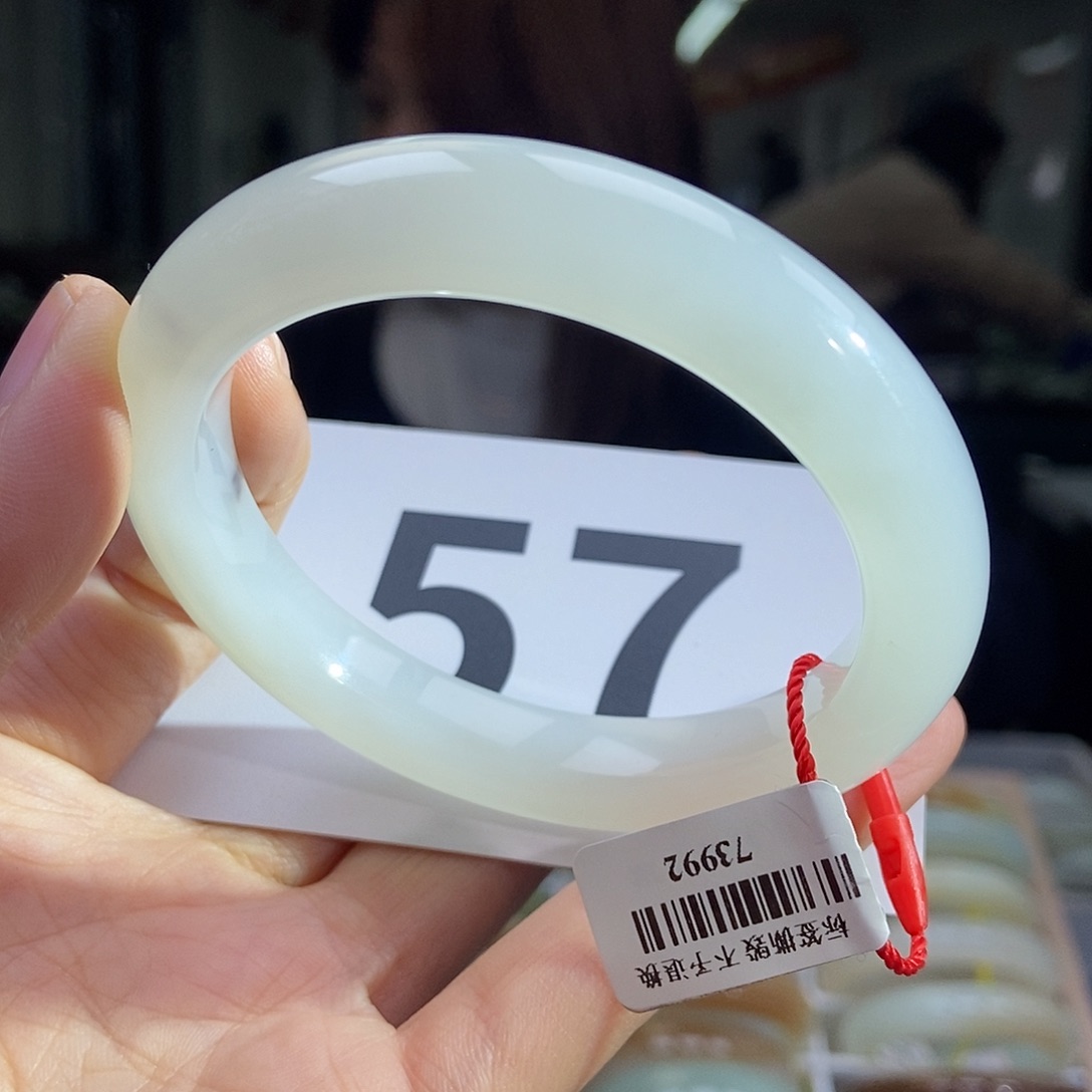 和田玉手镯未镶嵌纹