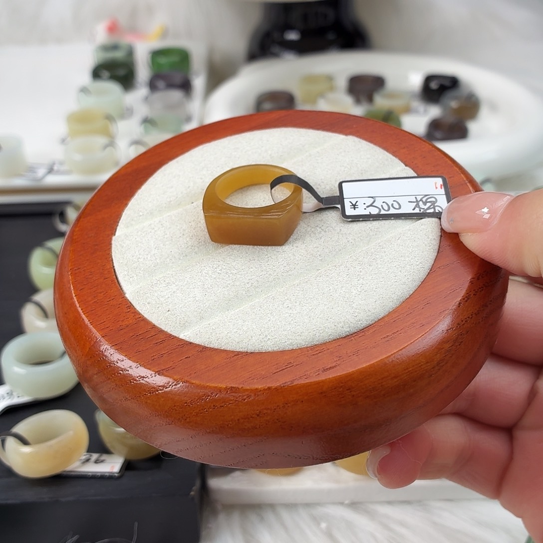 和田玉未镶嵌戒指Q39糖马鞍内径17.3