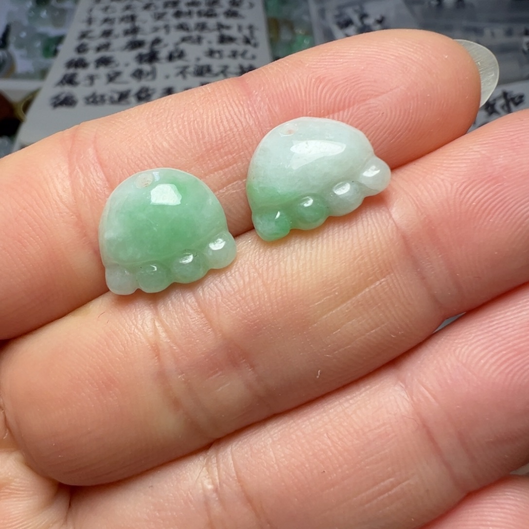 翡翠未镶嵌颈饰猫爪两个99块