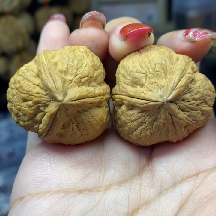 吊坠文玩核桃40石斧三棱铁三角