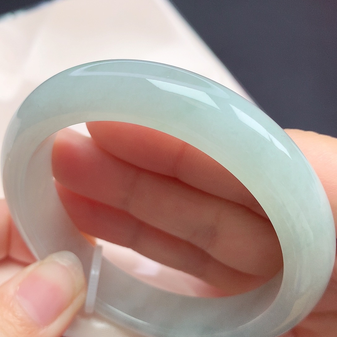 翡翠手镯未镶嵌55圈口