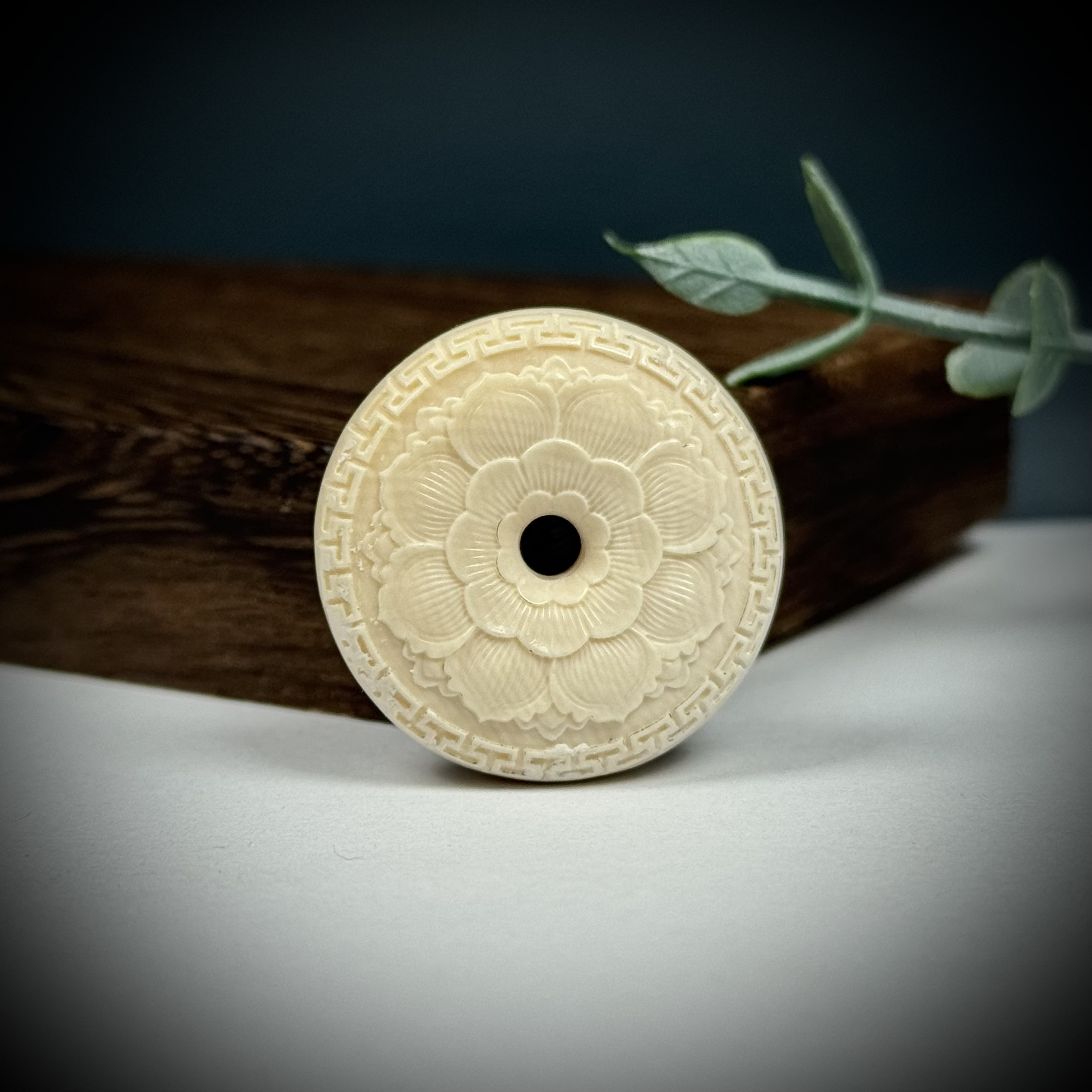 H12-33天然猛犸 雕刻莲花牌约29*9mm支持鉴定假一罚十