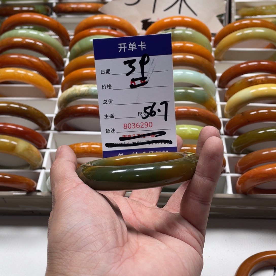 蛇纹石玉手镯未镶嵌甜*?