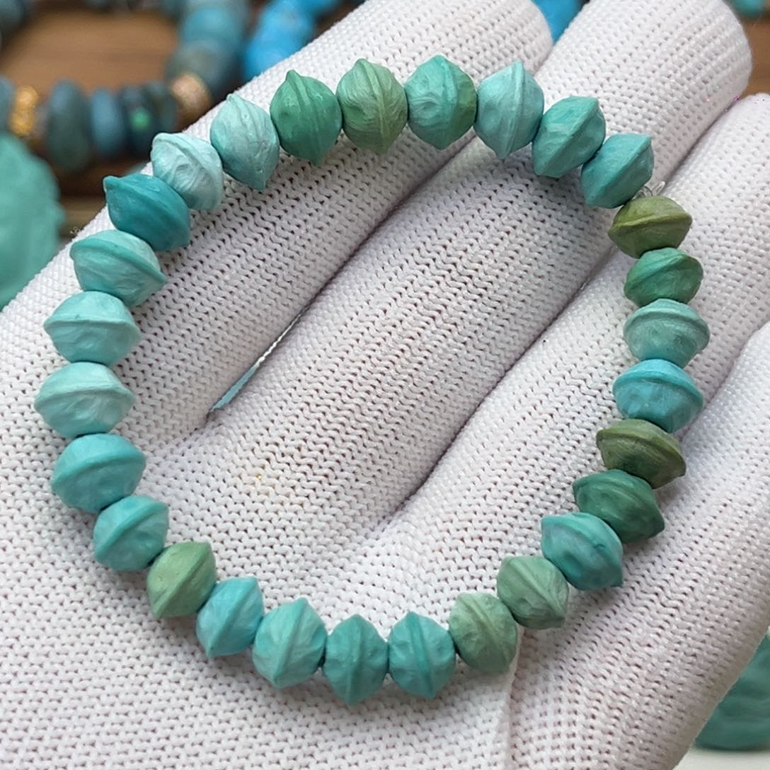 绿松石未镶嵌珠宝奇石