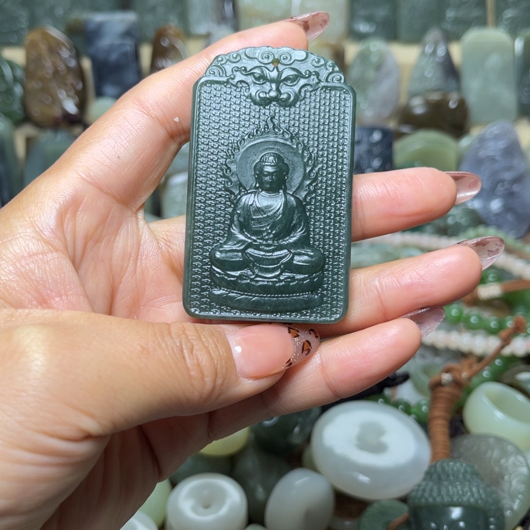 和田玉颈饰未镶嵌背面雕刻猴子