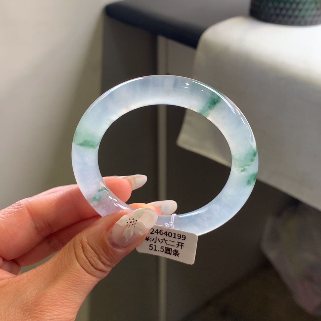 翡翠手镯未镶嵌高冰飘绿花51.5圆条