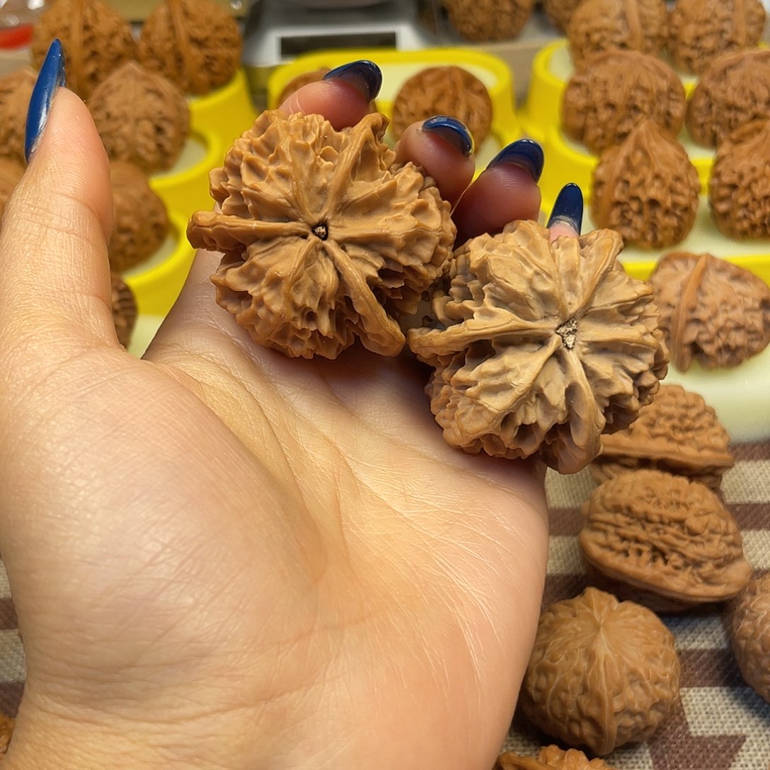 0***4文玩核桃吊坠帝王三棱