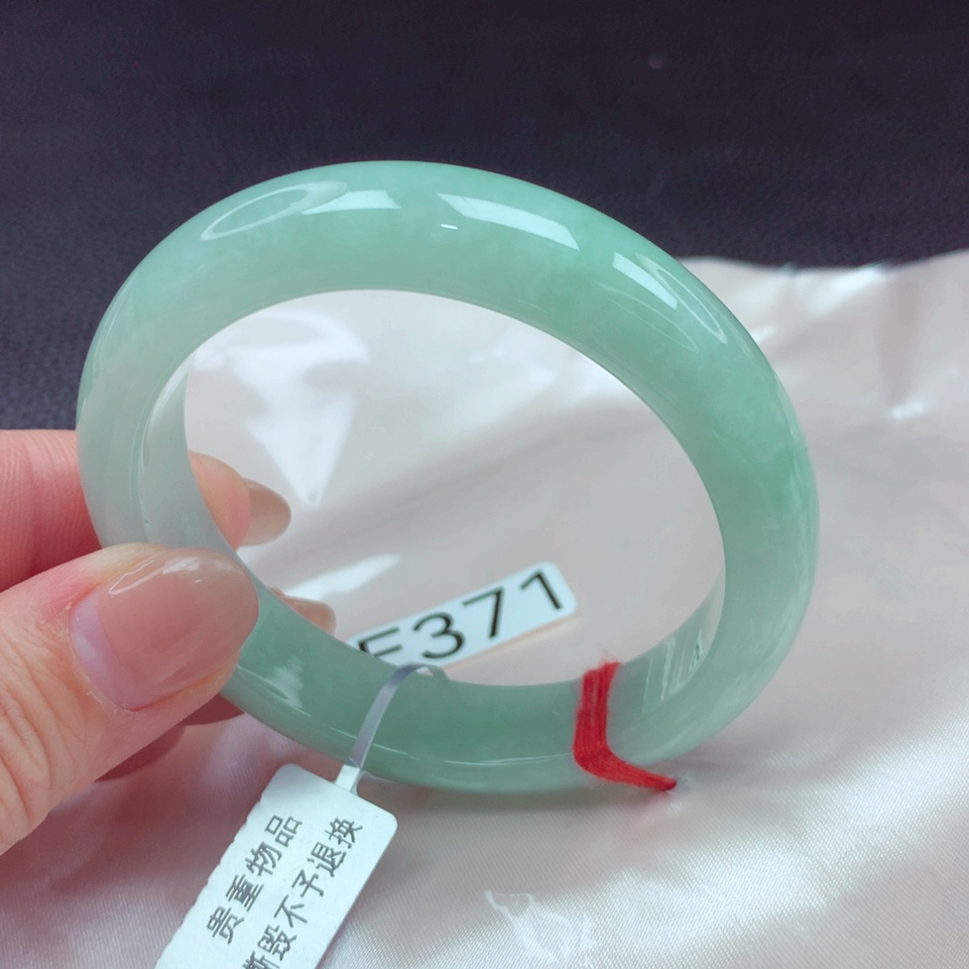 翡翠手镯未镶嵌手镯88