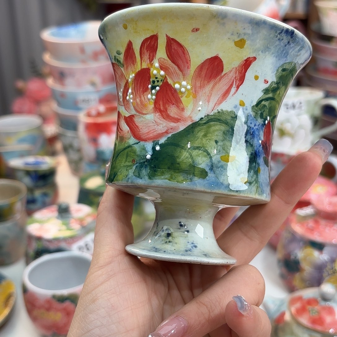 瓷片在这个充满生机又神秘美丽